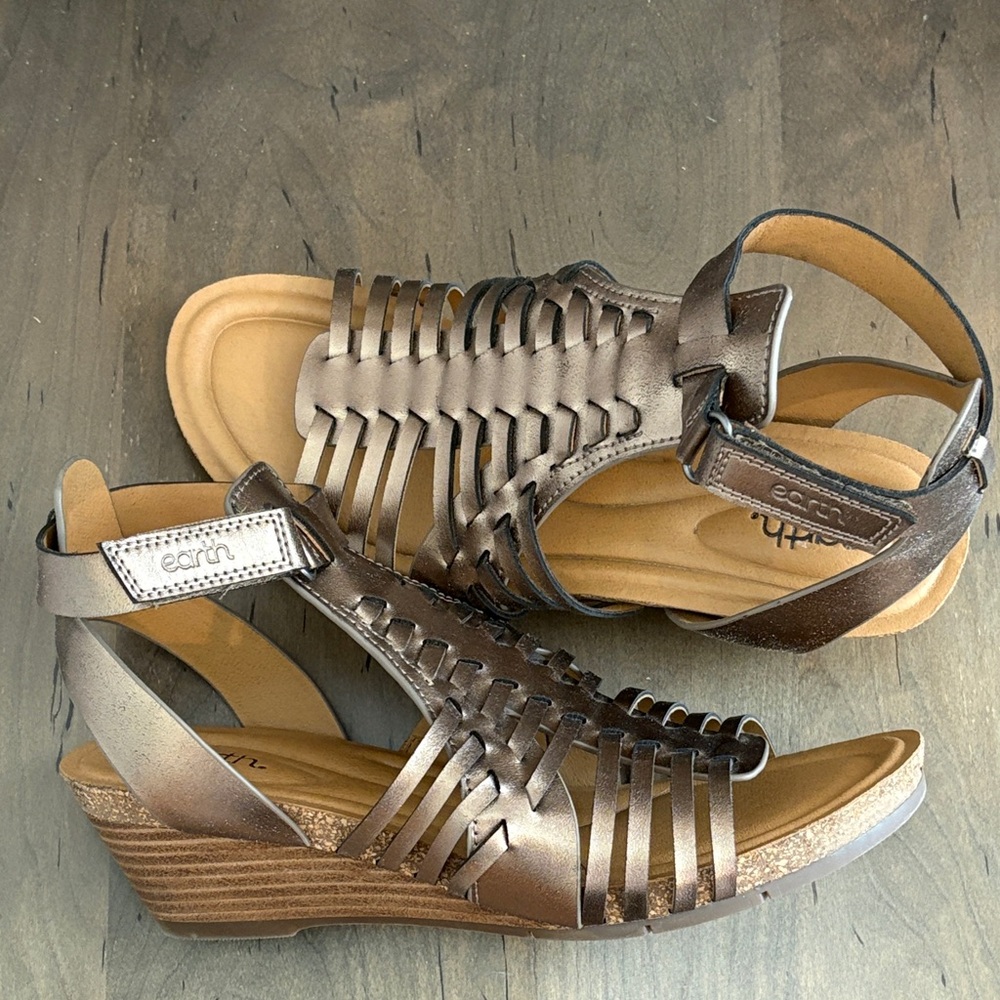 Earth Metallic Bronze Braided Wedge Sandals - Women's Size 9